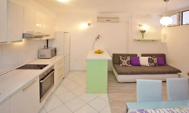 Karla Apartment Split