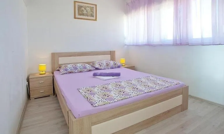 Karla Apartment Split